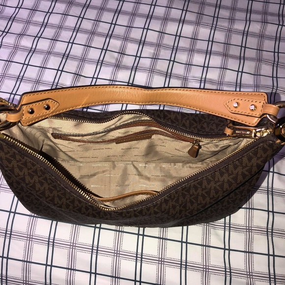 Michael Kors hand bag - Picture 3 of 3